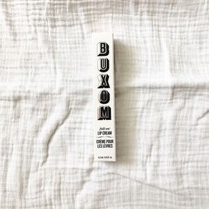 Buxom lip gloss